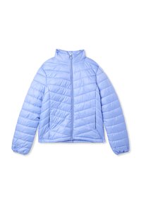 Giacca a palloncino azzurro chiaro con colletto alto, frontale con zip e texture trapuntata. Presenta maniche lunghe e orlo accorciato.