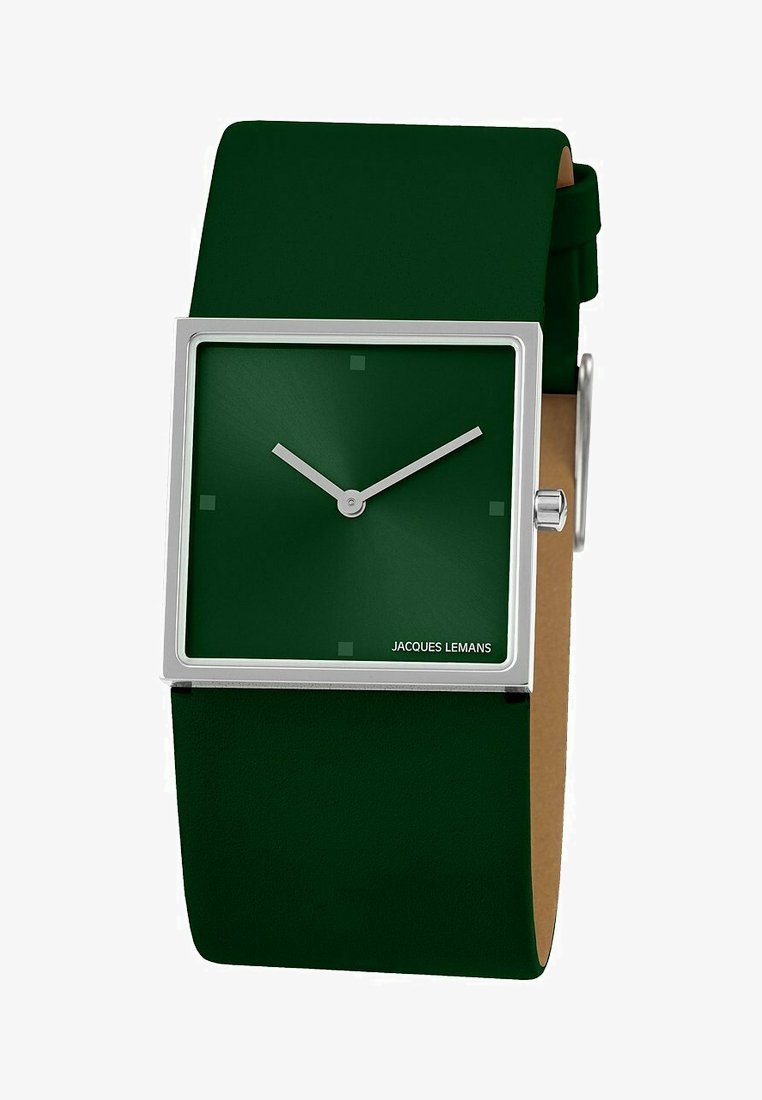 Orologio quadrato con un quadrante verde scuro, lancette argento e indici rettangolari. Cinturino in morbida pelle verde con parte inferiore beige. Nome del marchio visibile.