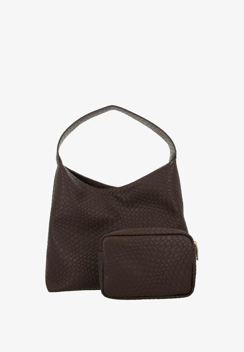Borsa hobo oversize marrone con una finitura in faux leather testurizzato e una pochette zip removibile. Presenta una larga tracolla intrecciata.
