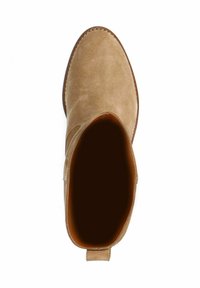 Stivale alla caviglia in suede marrone chiaro con punta affusolata e pannelli elastici laterali, dotato di un tacco piatto e di un interno marrone liscio.