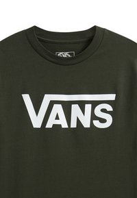 Donkergroene crew neck T-shirt met groot wit Vans-logo in het midden van de borst.