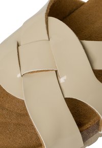 Tamaris Platt slip-in - nude patent