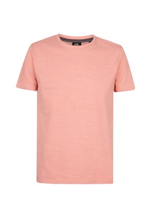 Ein schlichtes hellrosa T-Shirt mit kurzen Ärmeln und Rundhalsausschnitt, mit kleinem, dezentem Logo auf der linken Brust und strukturiertem Stoffmuster.