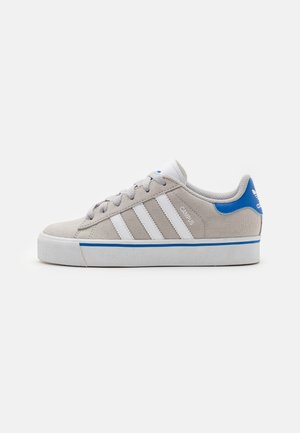 blaue low jordans