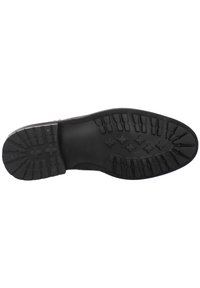 Suela de zapato de goma con un patrón texturizado, que presenta surcos profundos y lengüetas redondeadas para una mejor tracción. Color: negro. El diseño enfatiza la durabilidad.