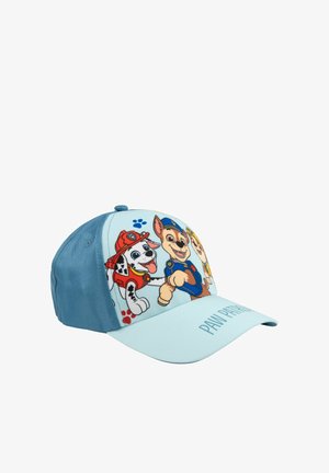 Cappellino da baseball azzurro chiaro con i personaggi di Paw Patrol Marshall, Chase e Rubble, con impronte di zampe e scritta "PAW PATROL" sulla visiera.