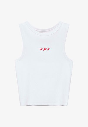 Biely bezrukávový crop top s tromi malými červenými hviezdičkami vyšitými vodorovne v strede prednej časti.
