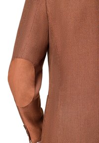 Brązowa kurtka w wzory z teksturowanej tkaniny i zamszowymi łokciowymi łatami. Posiada dopasowany krój i zapięcie na guziki przy mankietach.