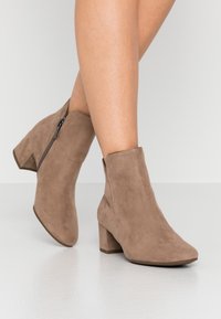 Tamaris Tronchetti - taupe
