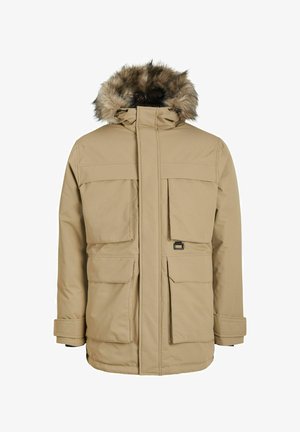 Beige parka met een met bont gevoerde capuchon, een rits aan de voorkant en meerdere grote zakken. Heeft een relaxte pasvorm en een gewatteerde textuur. Geschikt voor koud weer.