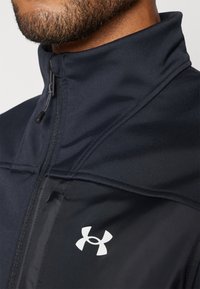 Under Armour SHIELD JACKET - Softshell-jope - black/white