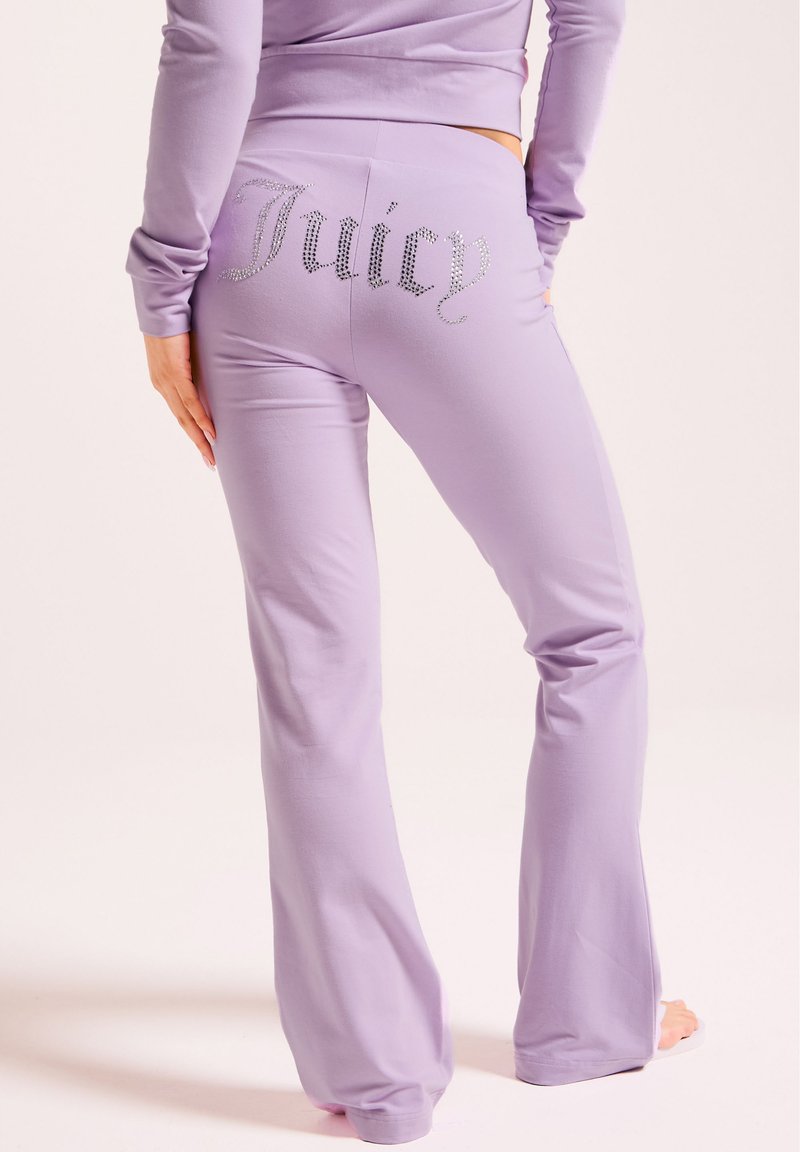 Lavendel ausgestellt Hosen aus weichem Stoff, mit einem mit Strass akzentuierten "Juicy"-Logo auf der Rückseite für ein markantes Detail.