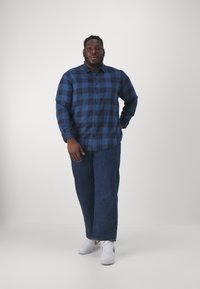 Jack & Jones JJEGINGHAM SHIRT - Camisa - ensign blue