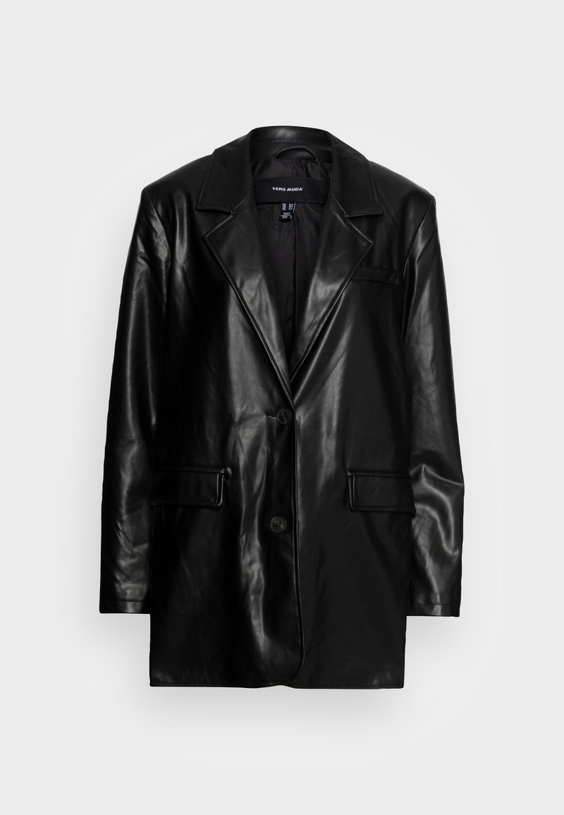 Blazer noir en similicuir avec revers crantés, deux poches à rabats devant, deux boutons et manches longues, présenté sur un fond clair uni.