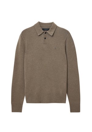 Bruin gebreid polo sweater met een kraag, drie-knopen placket, geribbelde manchetten en zoom, voorzien van een klein logo op de borst.