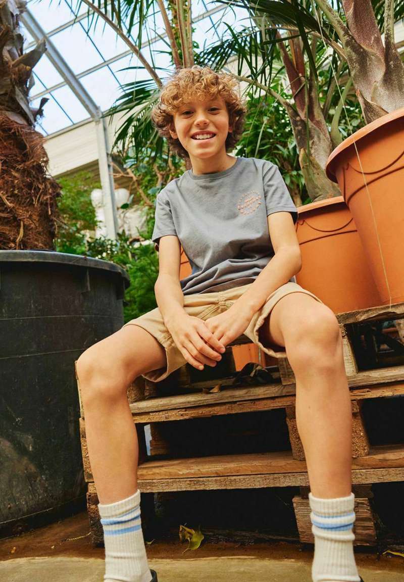 Name it NKMSOFUS TWIISAK Jeans Shorts incense/braun Zalando.de