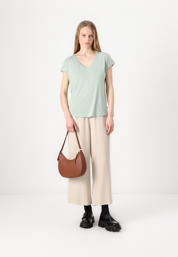 FLUENT V NECK  - Basic T-shirt2