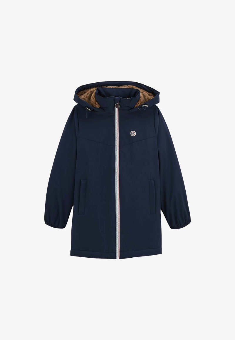 Manteau à capuche bleu marine avec doublure en polaire marron, fermeture éclair à l'avant, poches latérales, poignets élastiques et un petit logo rond sur la poitrine.