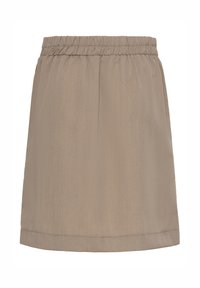 Falda beige hasta la rodilla con cintura elástica y dobladillo recto, elaborada con una tela suave y ligera.