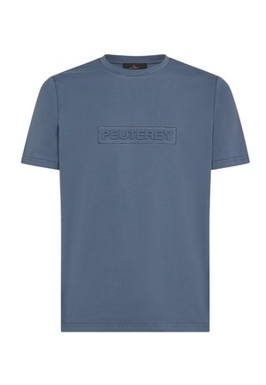 T-shirt in cotone blu con maniche corte, caratterizzata da un logo PEUTEREY testurizzato centrato sul petto. Collo a giro, design minimalista.
