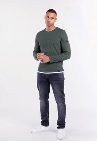 Key Largo MSW STEFANO ROUND - Sweter