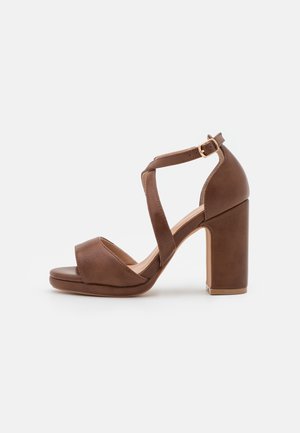 sandales femme cognac