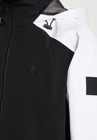 Calvin Klein Jeans Vindjacka - black