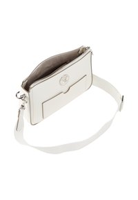 Bílá syntetická crossbody taška se zipovým uzávěrem, přední kapsou, stříbrnými kovovými prvky a texturovaným popruhem. Obsahuje detail s logem medailonu.