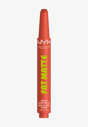 Mat orange NYX Professional Makeup læbestiftblyant med "Fat Matte" i grønt og produktdetaljer i hvid tekst.