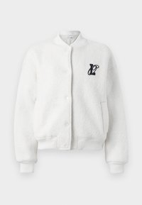 Veste bomber en polaire blanche avec un col et des poignets côtelés, ornée d'un logo brodé noir sur la poitrine gauche et d'une fermeture à boutons-pression.