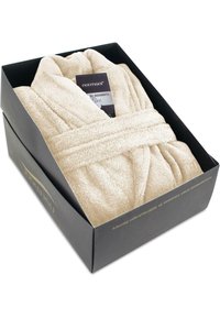 Crèmefarbener Frottee-Bademantel, ordentlich in einer schwarzen Geschenkbox gefaltet, mit einem strukturierten Stoff und einem gebundenen Gürtel für einen sicheren Verschluss.