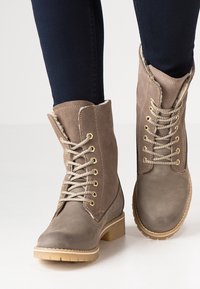 Tamaris Stivaletti stringati - taupe