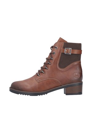 Bottine en cuir marron avec boucle latérale, tissu en mesh en haut, laçage à l'avant, petit talon empilé et semelle rainurée.