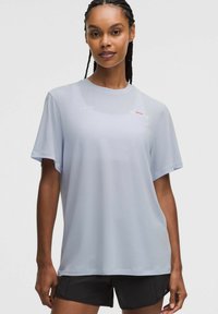 lululemon TRAINING SHORT SLEEVE GRAPHIC - T-Shirt print - serene blue