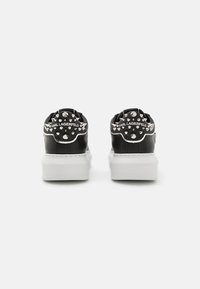 KARL LAGERFELD KAPRI STUD - Tenisky - black