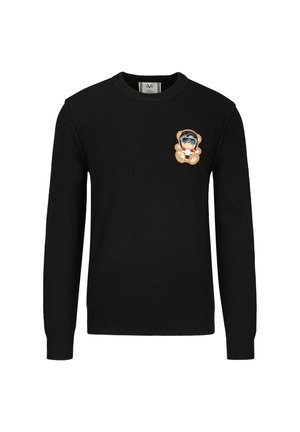 Schwarzer Pullover mit langen Ärmeln und Rundhalsausschnitt, links auf der Brust mit einem kleinen Teddybär bestickt, der eine Schutzbrille und einen Schal trägt.