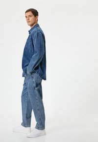 Koton STEVE - Vaqueros boyfriend - blue denim