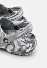 Crocs Papucsszandálok - light grey multi-coloured