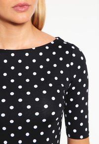 Wallis Vardagsklänning - black