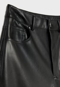 Stradivarius Hlače - black