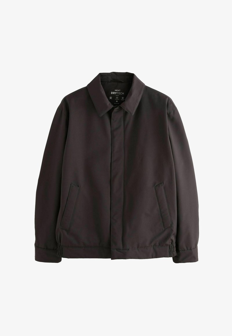 Veste noire, légère et résistante à l'eau, avec un col, deux poches latérales et des poignets élastiques pour un look ajusté.
