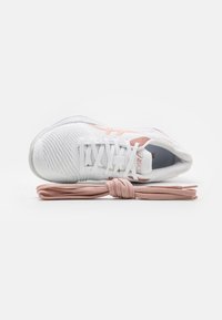 ASICS Volejbalové boty - white