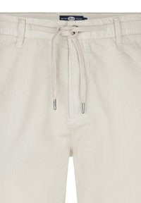 Pantalones cortos de algodón beige con cintura ajustable con cordón y puntas metálicas, de diseño sencillo y textura ligera.