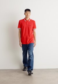 BOSS PADDY - Pólóing - open red