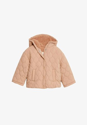 Chaqueta acolchada de manga corta en suave color beige con un forro esponjoso en tono marrón claro. Cuenta con capucha, cierres a presión y dos bolsillos frontales.