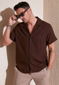 Buratti REGULAR FIT - Majica - brown