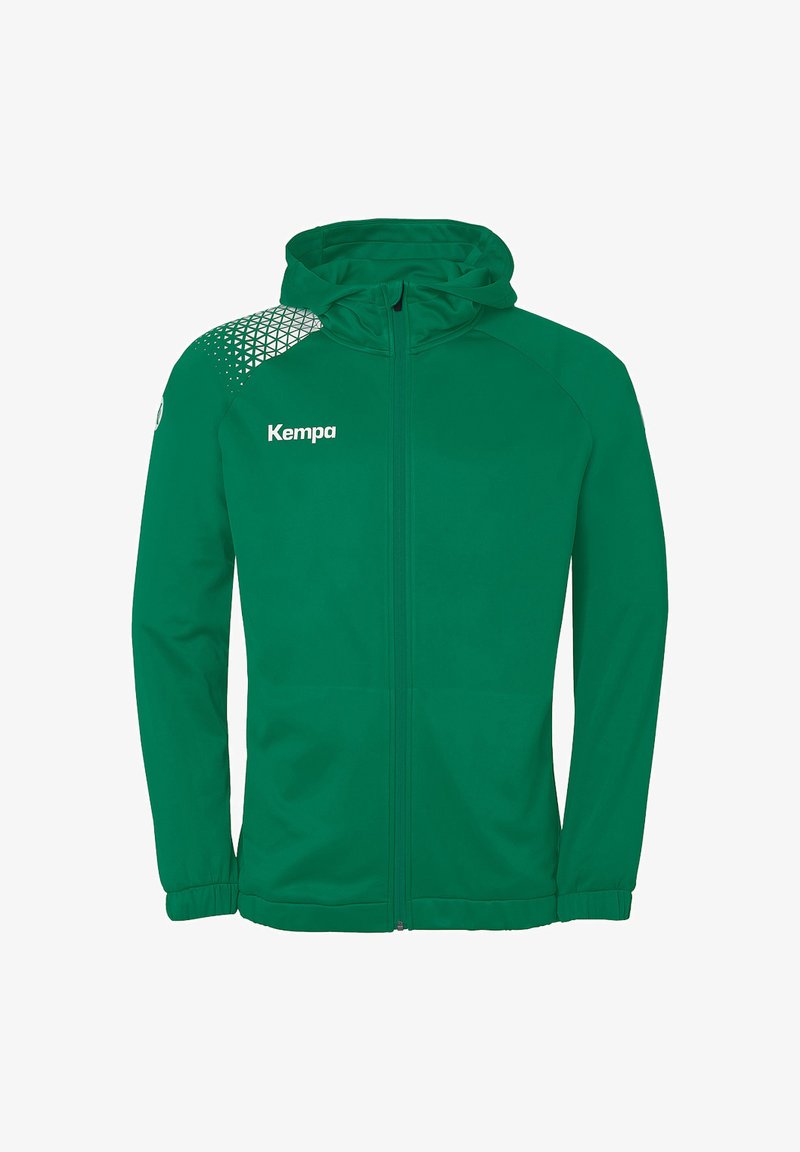 Groene sportjack met capuchon, ritssluiting en een gestructureerd schouderpatroon. Bevat de merknaam "Kempa" prominent op de voorkant.