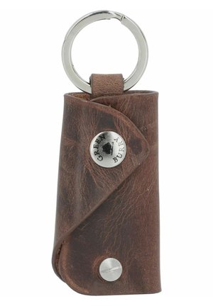 Brauner Leder-Schlüsselanhänger mit einem silbernen Metallring. Verfügt über einen Druckknopf und ein geprägtes Markenlogo auf der Vorderseite.