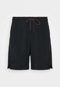 Shorts de sport noirs avec une taille élastique et un cordon ajustable, dotés de fentes latérales et d'un logo discret.