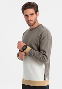 Ombre Sweatshirt - khaki white